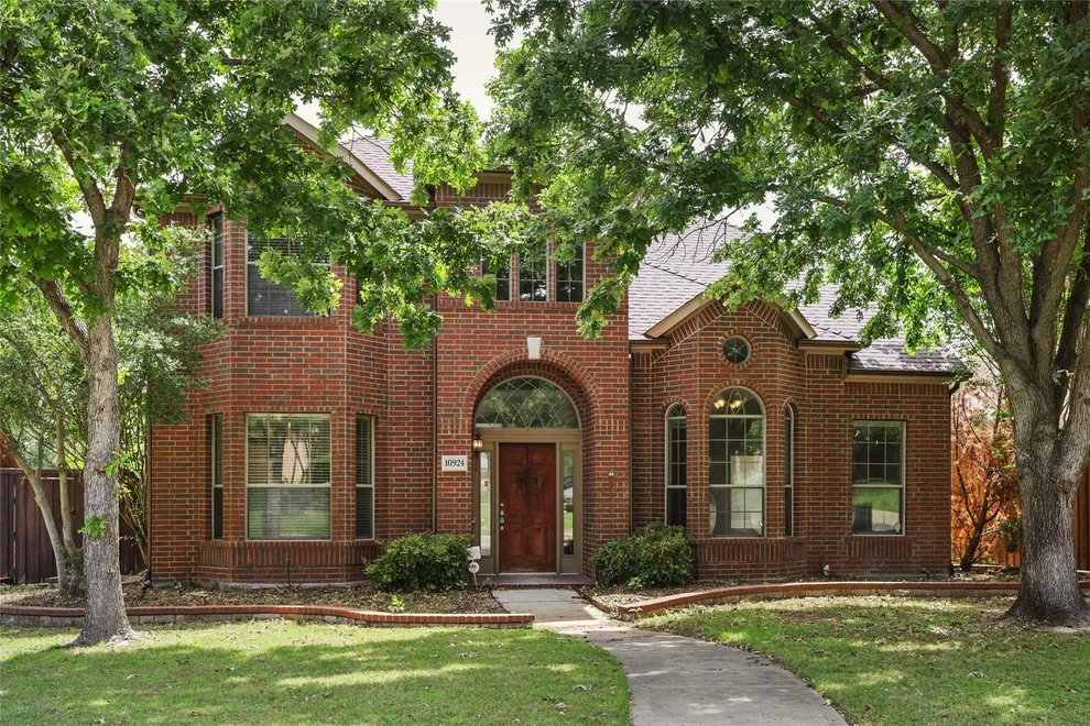 Unit for sale at 10924 Coralberry Drive, Frisco, TX 75033