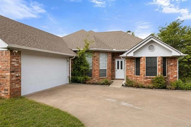 Unit for sale at 3905 Frisco Circle, Granbury, TX 76048