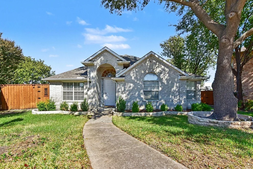 Unit for sale at 401 Stonebridge Circle, Allen, TX 75013