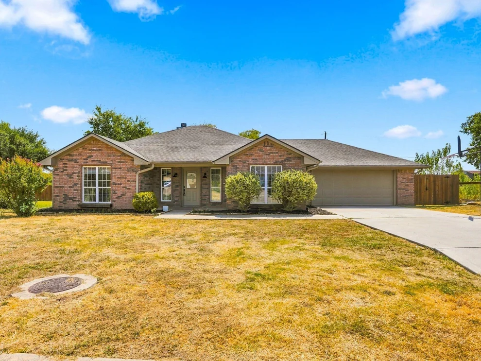 Unit for sale at 213 Bryant Street, Pottsboro, TX 75076