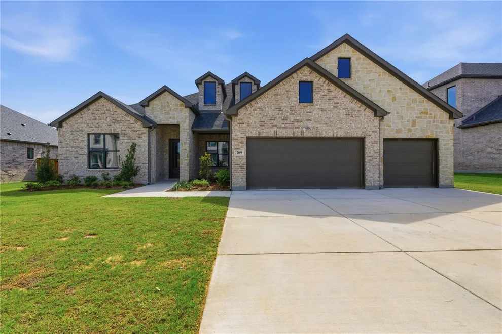 Unit for sale at 709 Anne Road, Van Alstyne, TX 75495