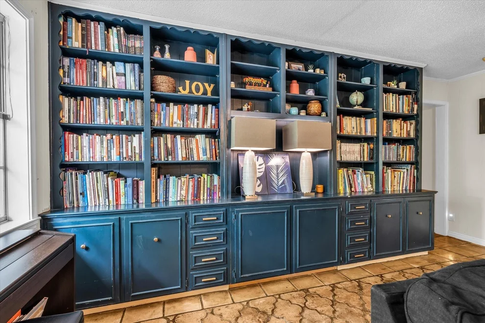 Unit for sale at 1208 Knotty Oaks Drive, Woodway, TX 76712
