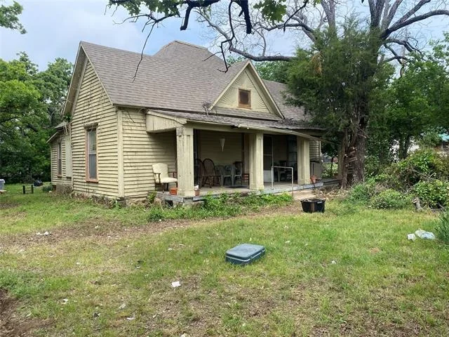 Unit for sale at 206 N 1st Street, Bangs, TX 76823