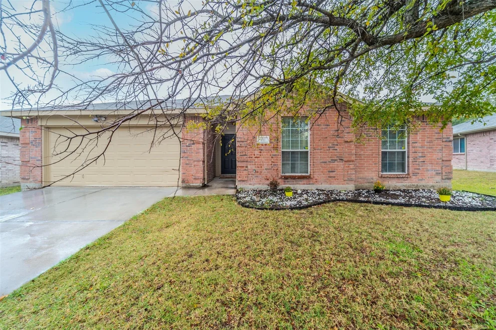 Unit for sale at 421 Oxford Street, Burleson, TX 76028
