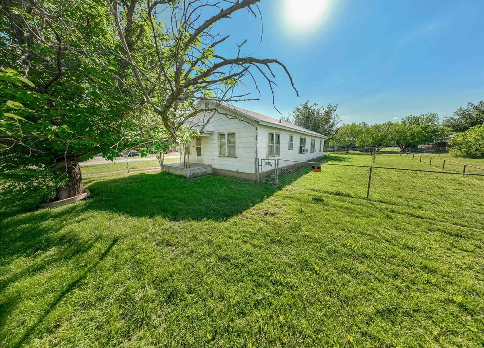Unit for sale at 701 N Shelton Street, Breckenridge, TX 76424