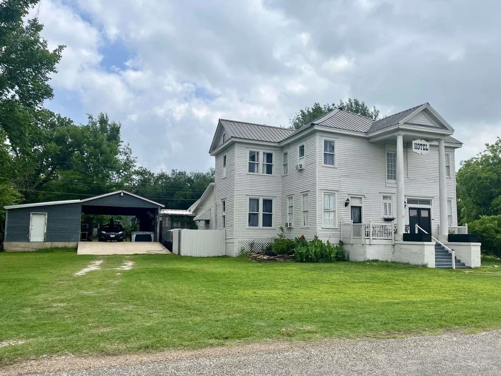 Unit for sale at 408 S Railroad Avenue, Calvert, TX 77837