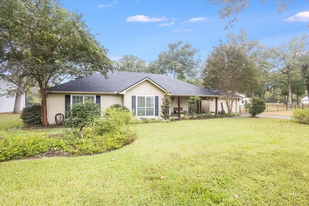 Unit for sale at 108 Azalea Court, Trinidad, TX 75163