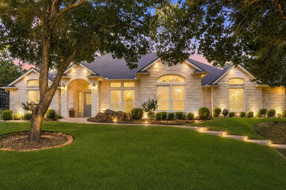 Unit for sale at 144 Saddle Brook Drive, Hudson Oaks, TX 76087