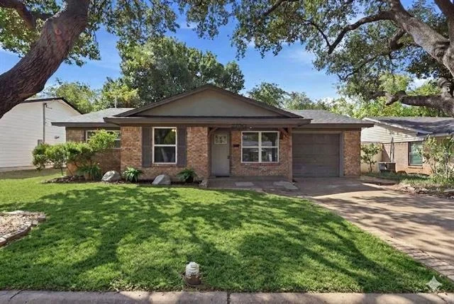 Unit for sale at 2730 Ridgewood Street, Irving, TX 75062