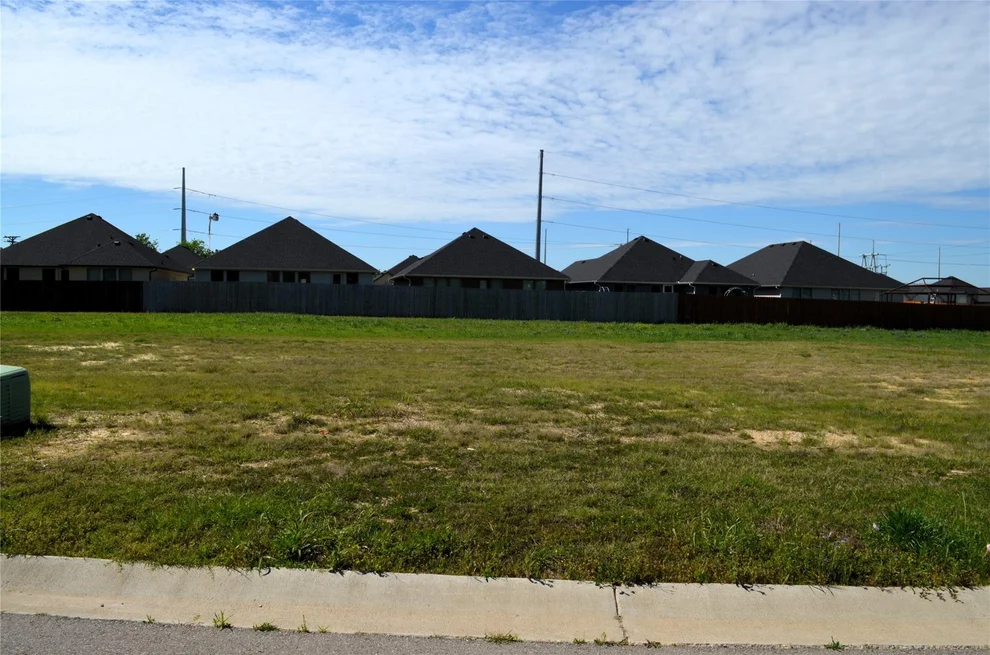 Unit for sale at 309 Preston Road, Mabank, TX 75147