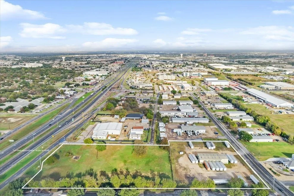 Unit for sale at 7801 Central Park, Woodway, TX 76712