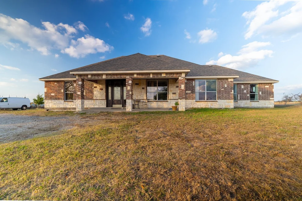 Unit for sale at 6216 FM 499, Campbell, TX 75422