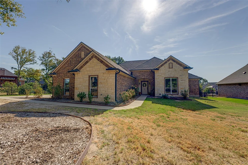 Unit for sale at 101 Lighthouse Lane, Mabank, TX 75143