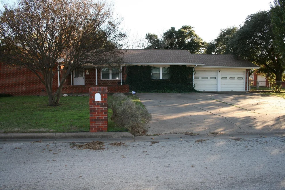 Unit for sale at 2510 SE 5 1/2 Street, Mineral Wells, TX 76067