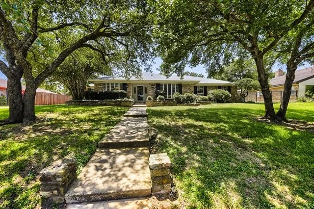 Unit for sale at 3712 Greenbriar Court, Colleyville, TX 76034