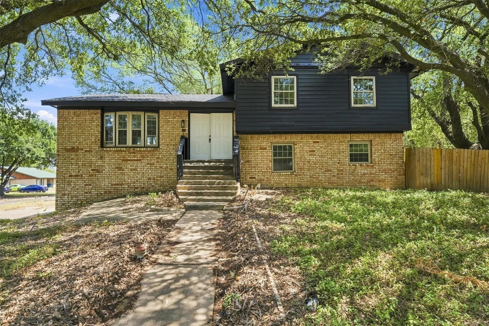 Unit for sale at 1302 N Bailey Street, Mexia, TX 76667