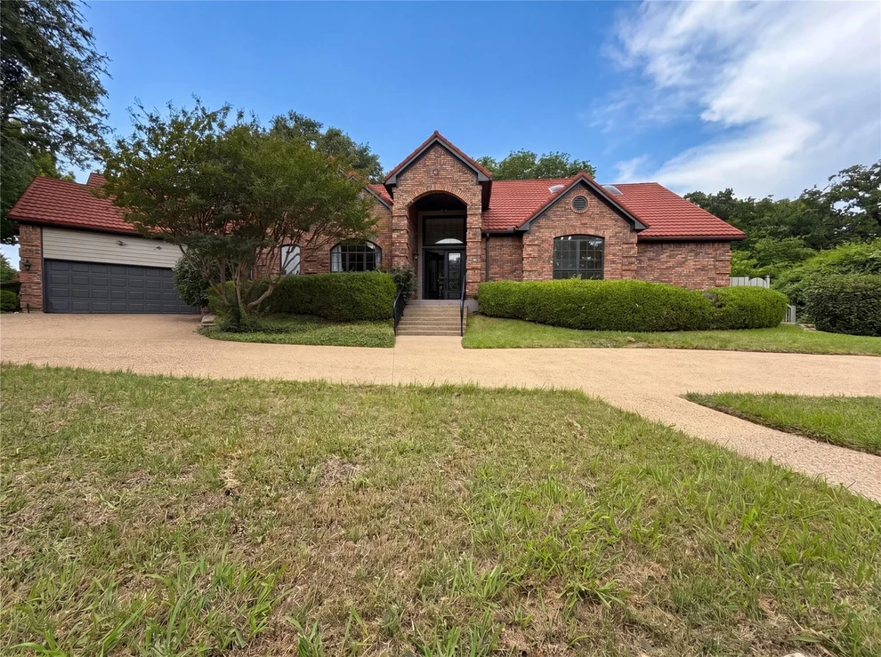 Unit for sale at 2405 Castle Rock Road, Arlington, TX 76006