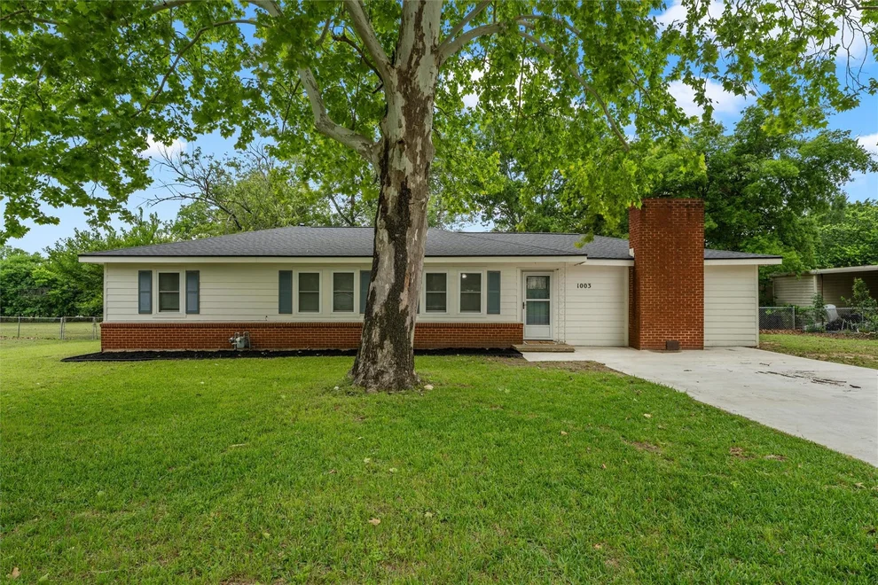 Unit for sale at 1003 Donlo Street, Robinson, TX 76706