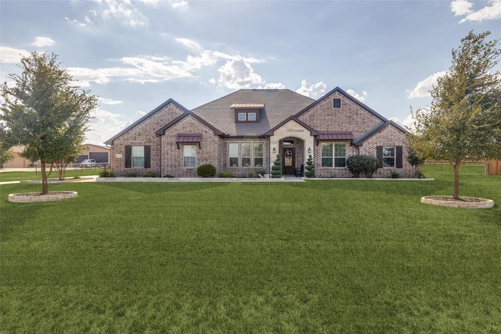 Unit for sale at 110 High Ridge Court, Decatur, TX 76234