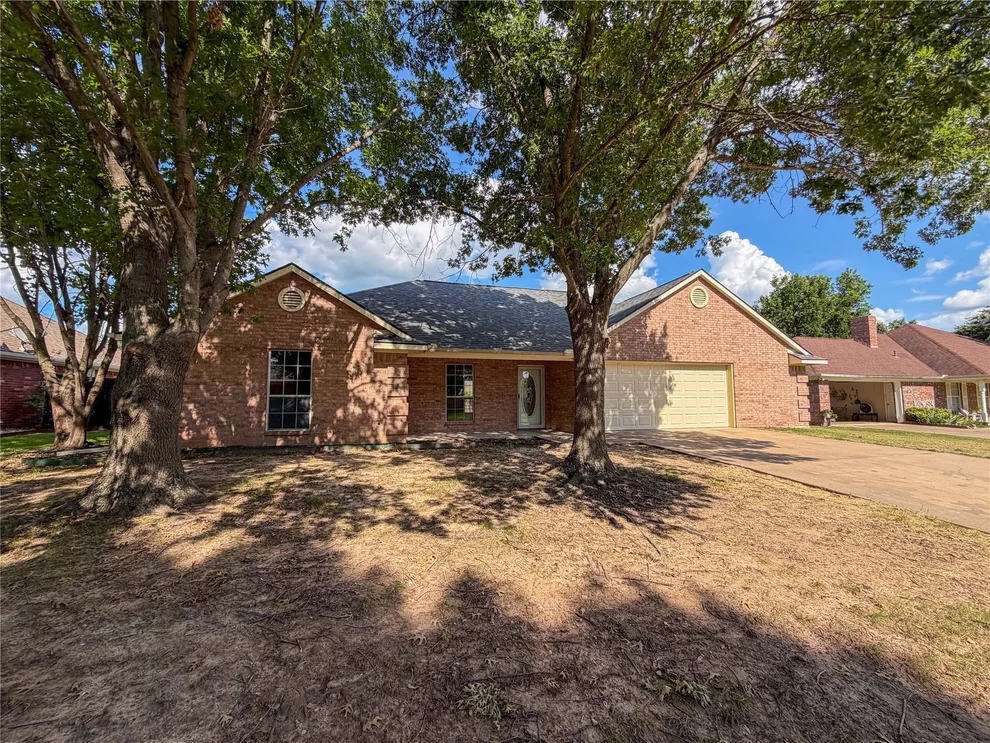 Unit for sale at 2204 N Village Drive, Bonham, TX 75418