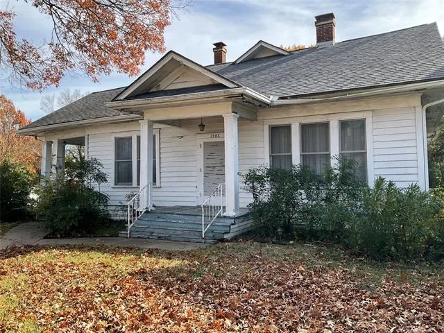 Unit for sale at 1303 W 3rd Avenue, Corsicana, TX 75110