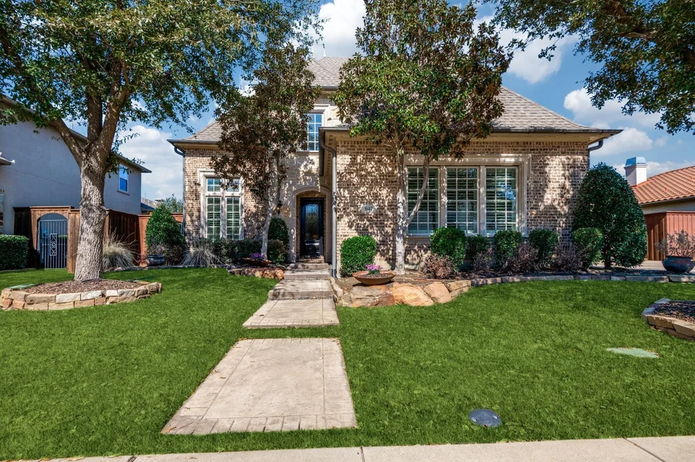 Unit for sale at 647 Fountainview Drive, Irving, TX 75039