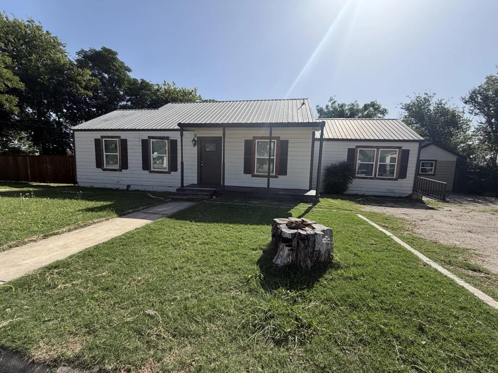 Unit for sale at 103 S Walnut Street, Lampasas, TX 76550