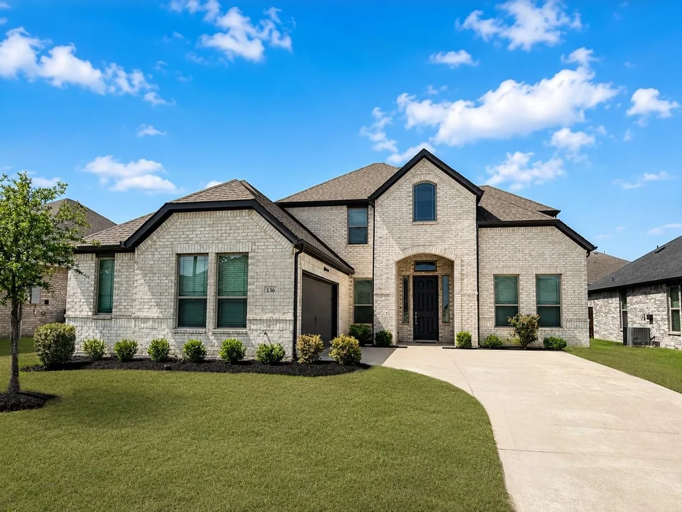 Unit for sale at 136 Bowling Green Avenue, Red Oak, TX 75154