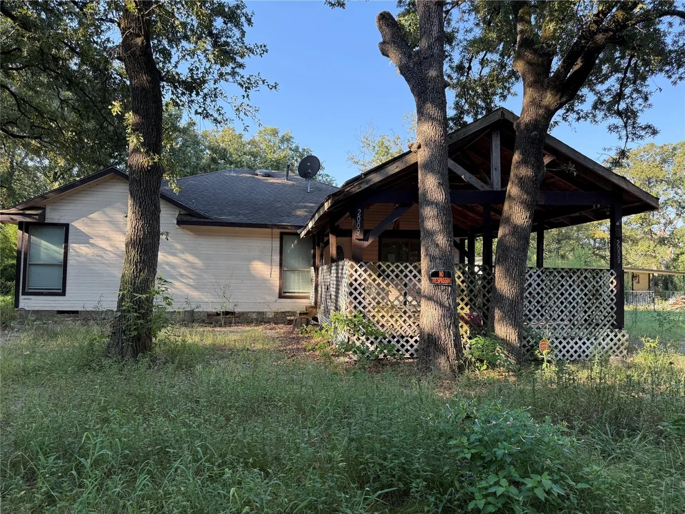Unit for sale at 2009 Apache Road, Quinlan, TX 75474