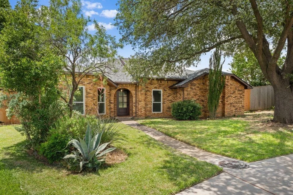 Unit for sale at 2008 Rochelle Lane, Carrollton, TX 75007