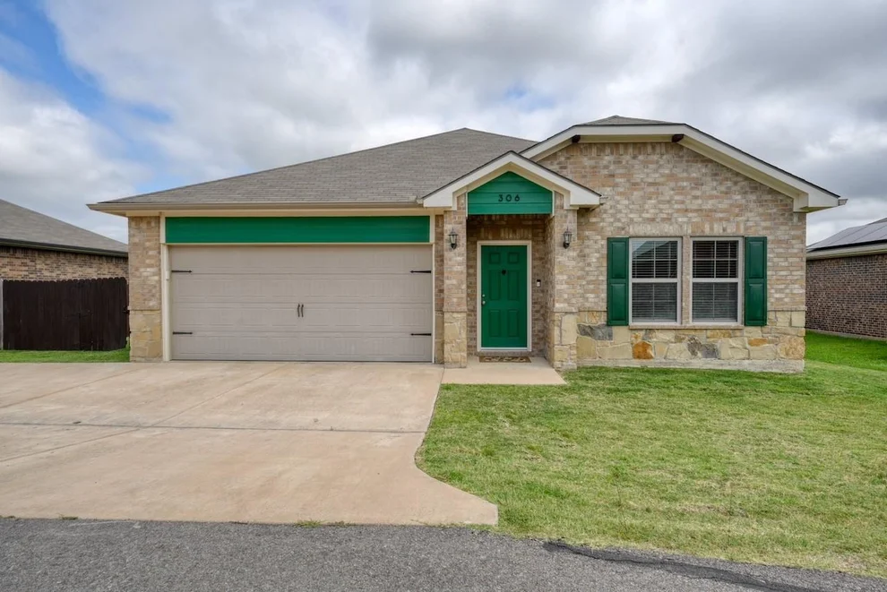 Unit for sale at 306 Ruffin Road, Mabank, TX 75147