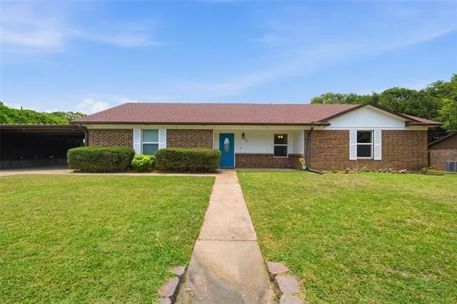 Unit for sale at 308 Oakwood Lane, Hewitt, TX 76643