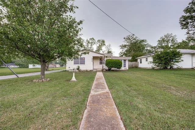 Unit for sale at 2600 W Johnson Street, Denison, TX 75020