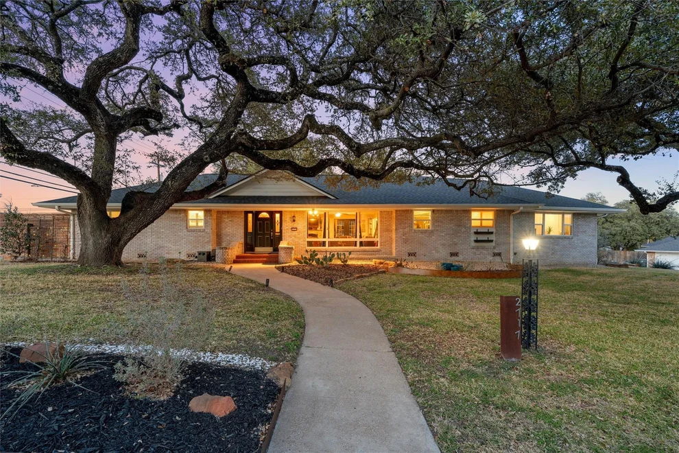 Unit for sale at 2717 Wooded Acres Drive, Waco, TX 76710