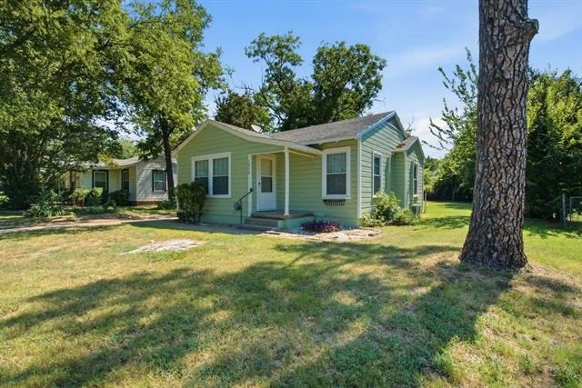 Unit for sale at 1310 Oliver Street, Weatherford, TX 76086
