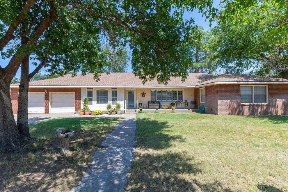 Unit for sale at 400 3rd Street, Knox City, TX 79529