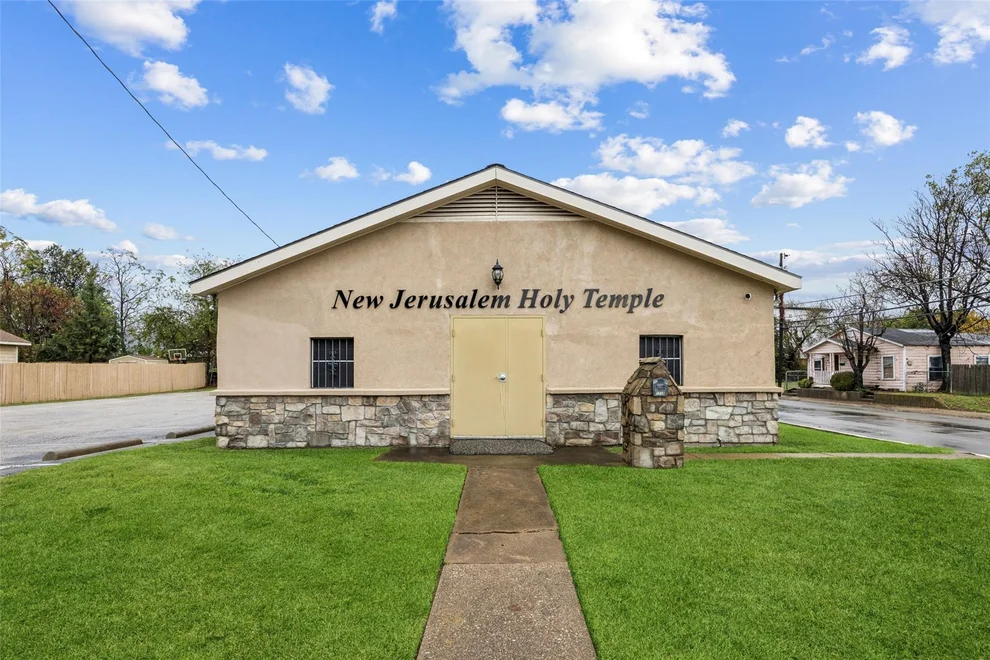 Unit for sale at 1738 Nomas Street, Dallas, TX 75212