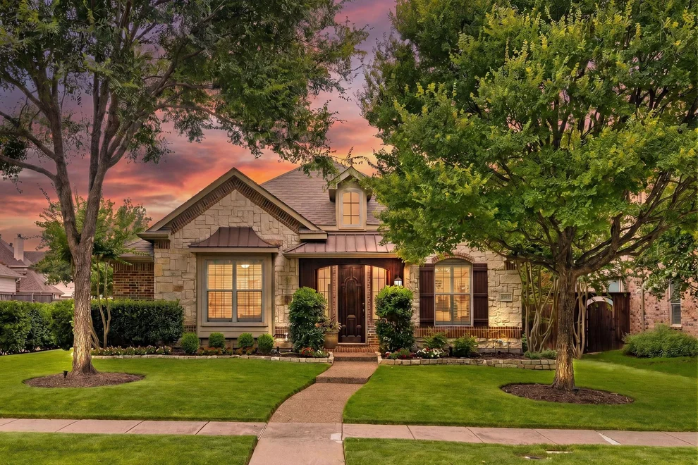 Unit for sale at 10051 Beachwood Drive, Frisco, TX 75033