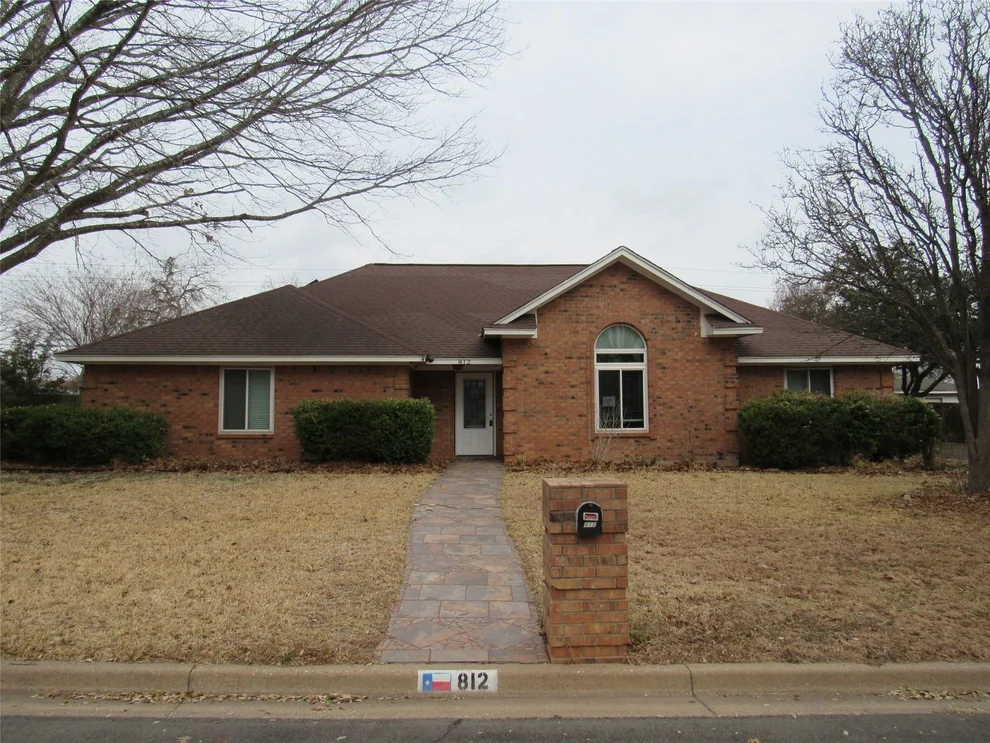 Unit for sale at 812 Regina Drive, Hewitt, TX 76643