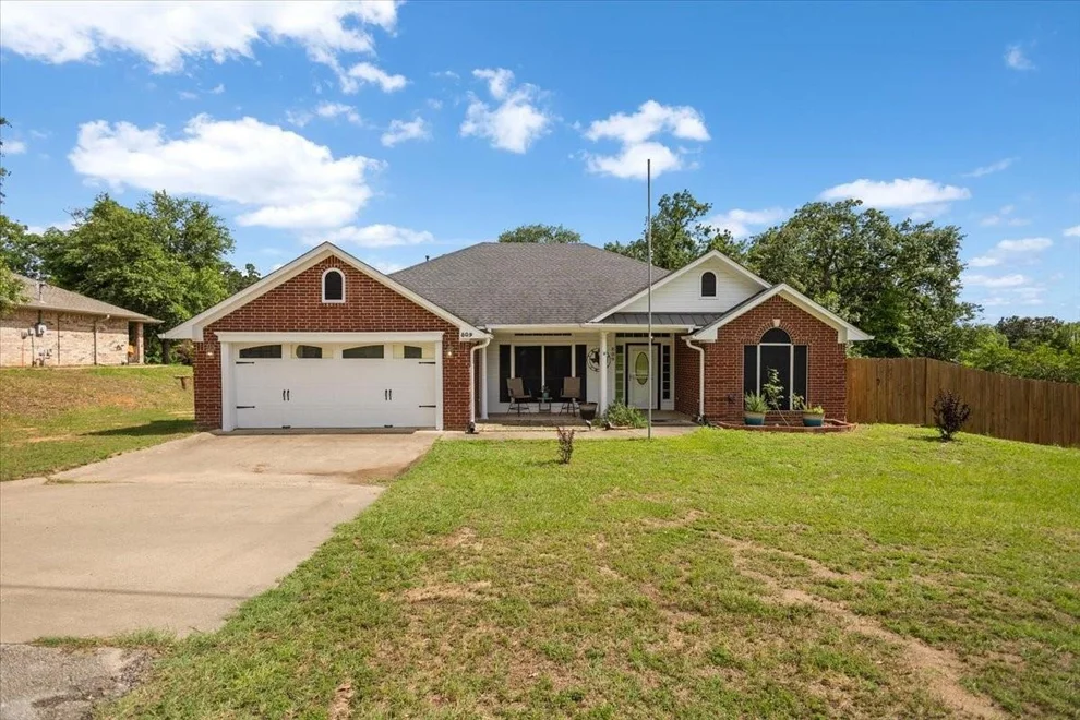 Unit for sale at 809 Jack Drive, Lindale, TX 75771