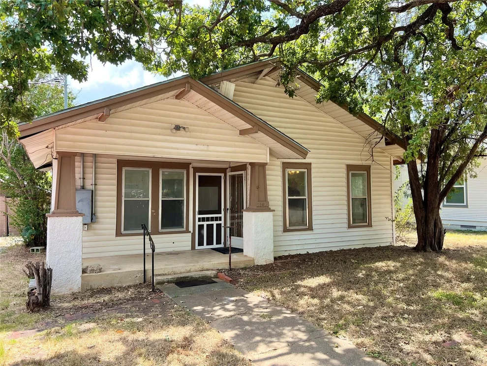 Unit for sale at 2202 Avenue E, Brownwood, TX 76801