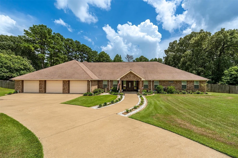 Unit for sale at 19135 Bynum, Flint, TX 75762