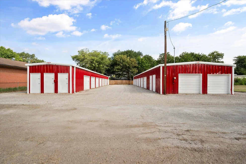 Unit for sale at 124 Brooks Avenue, Corsicana, TX 75110