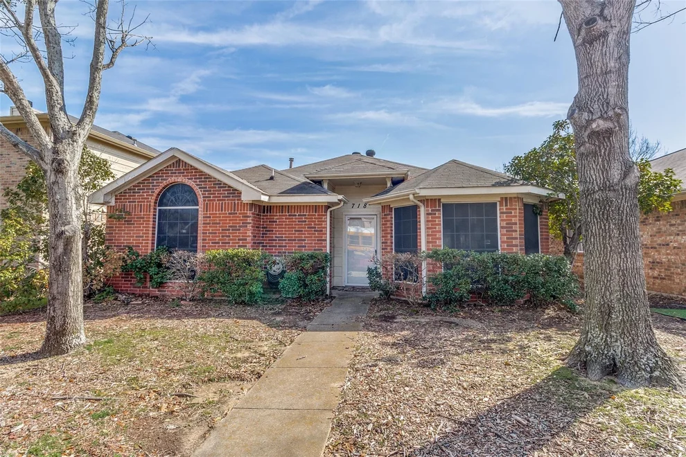 Unit for sale at 718 Indianpaint Drive, Mesquite, TX 75149