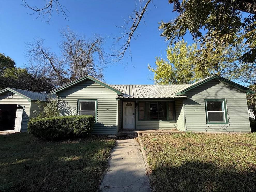 Unit for sale at 318 N Dale Avenue, Stephenville, TX 76401