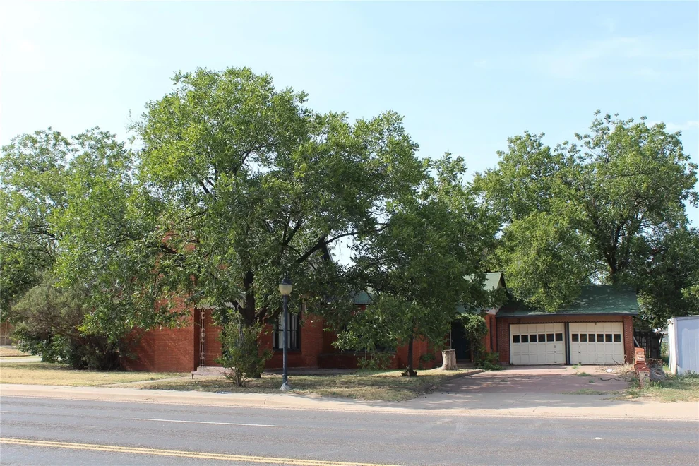 Unit for sale at 400 E Main Street, Knox City, TX 79529