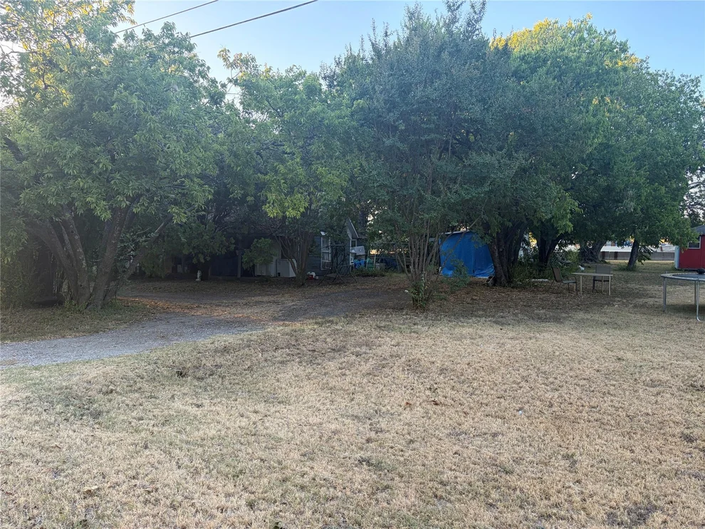 Unit for sale at 113 E Indiana Avenue, Midlothian, TX 76065