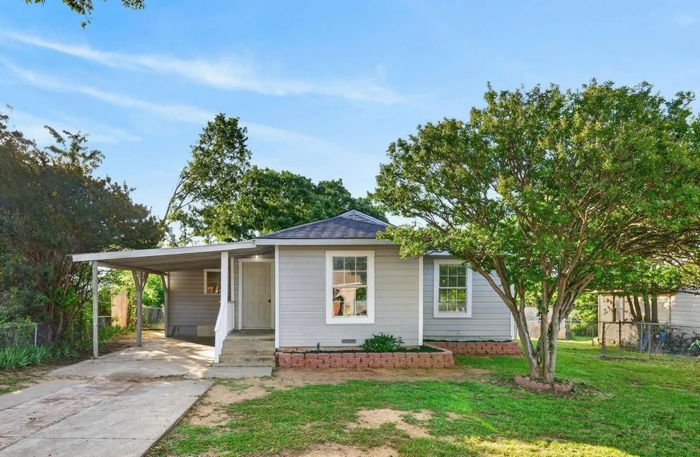 Unit for sale at 2006 SE 20th Street, Mineral Wells, TX 76067