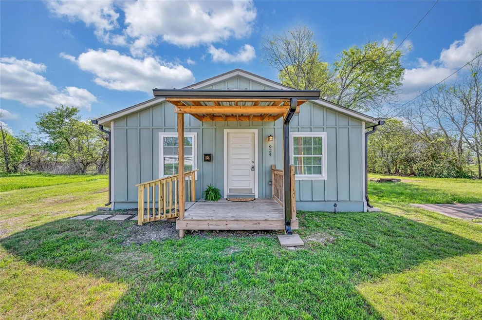 Unit for sale at 924 Gurley Lane, Waco, TX 76706