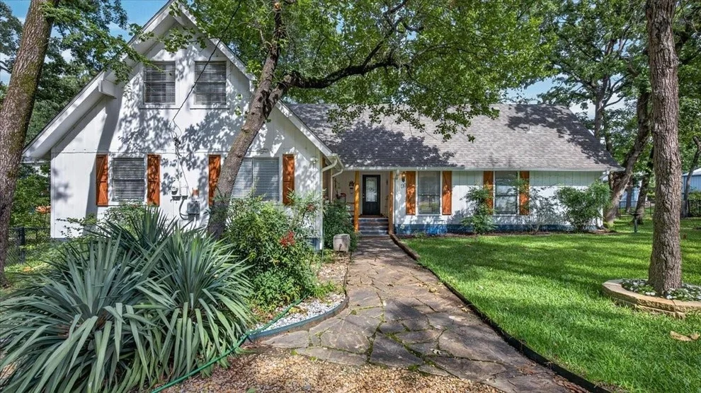 Unit for sale at 110 Punto Pescador, Gun Barrel City, TX 75156